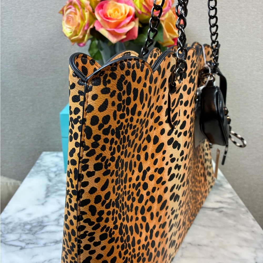 Betsey Johnson Leopard XOTOTE-L BM30065 Tote Bag - NWT w/ Bonus Studded Pouch - Picture 3 of 10